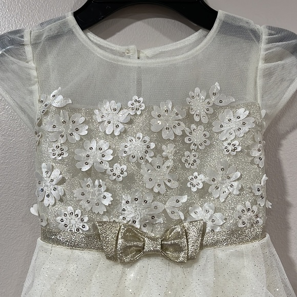 JONA MICHELLE Girls Ivory/Gold Formal Dress. NWT. Size 5. - Picture 2 of 6